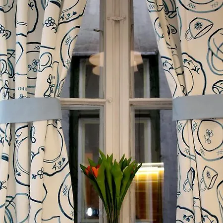 Szilvi Apartment *